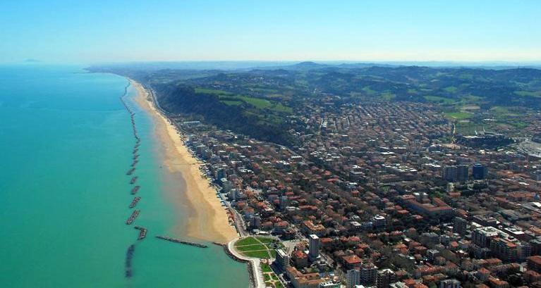 Appartamenti Pesaro Mare Ledimar Ngoại thất bức ảnh